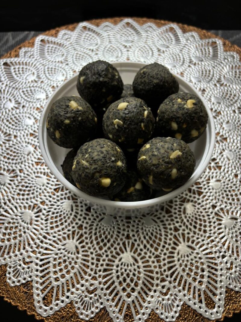 Black Til Laddu