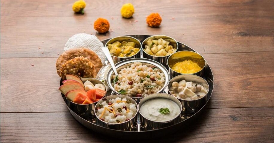 Navratri satvik thali with kuttu puri and sabudana